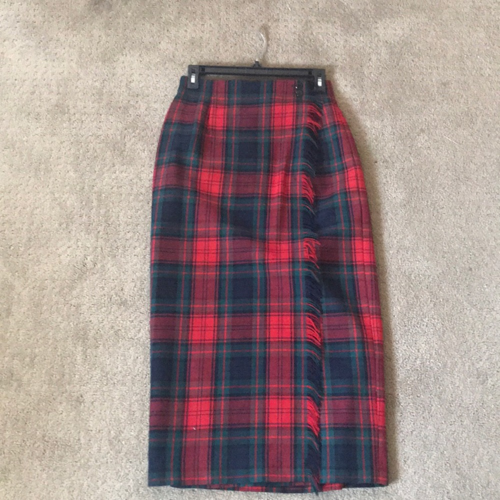 Vintage women's size 6 100% Wool Plaid Skirt